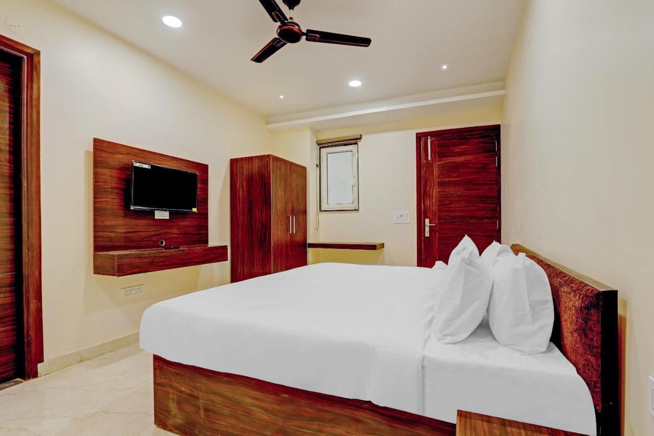 Collection O Hotel Aditya Palace Near Leisure Valley Park Gurgaon Luaran gambar